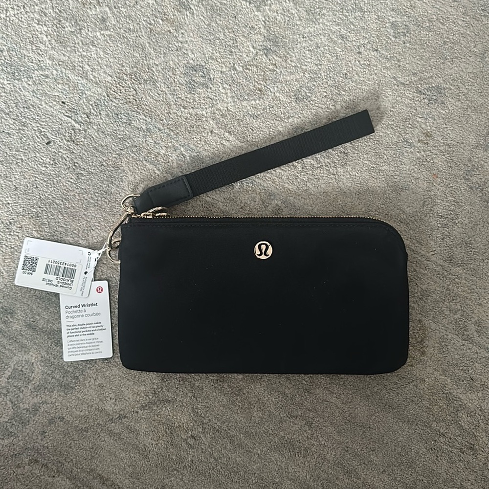 NWT LULULEMON Curved Wristlet